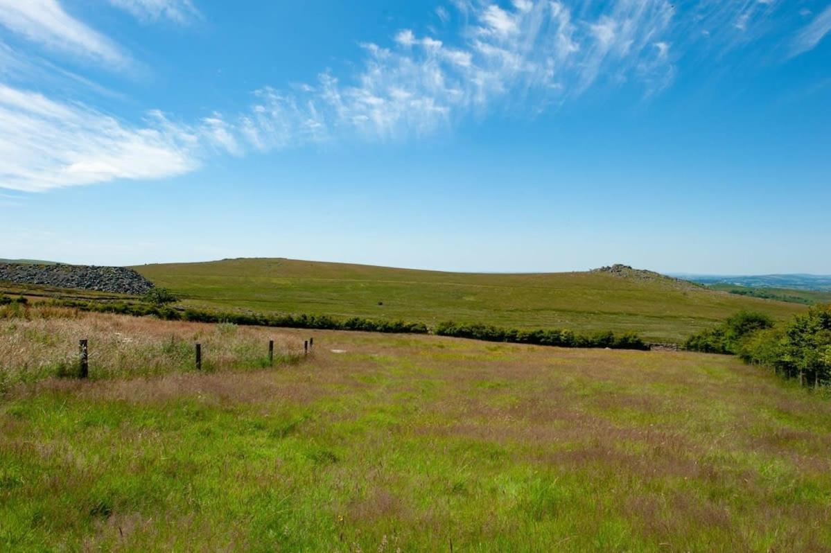 Dartmoor Barn On North Hessary Tor Villa Йелвертън Екстериор снимка