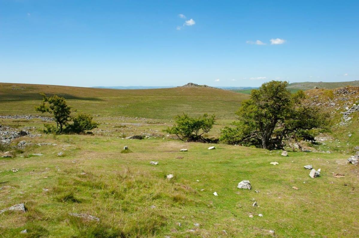Dartmoor Barn On North Hessary Tor Villa Йелвертън Екстериор снимка